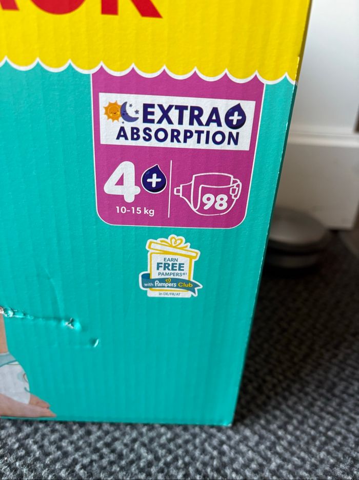 Un pack de couches Pampers Babydry Taille 4+ 10/15 kg 98 couches - photo numéro 2
