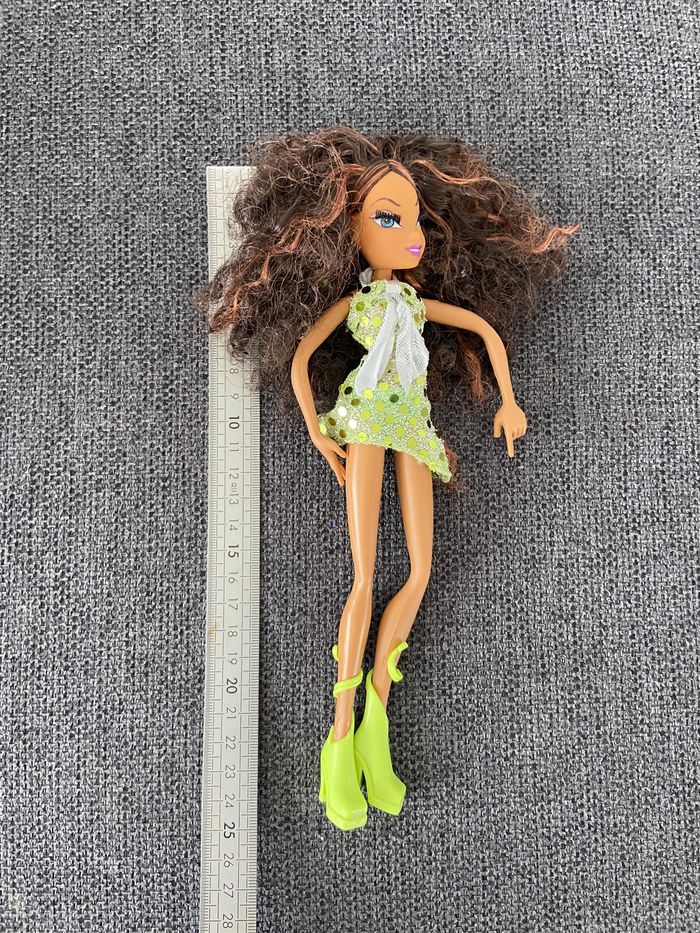 Poupée winx club Layla - photo numéro 7