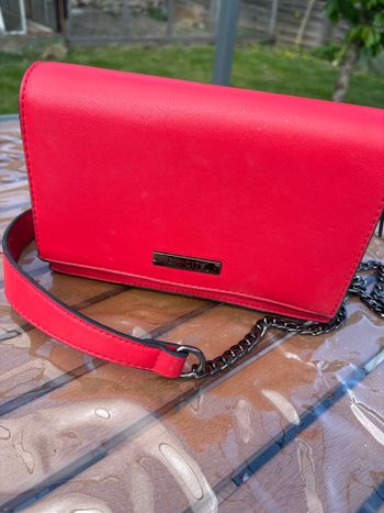 Pochette rouge 