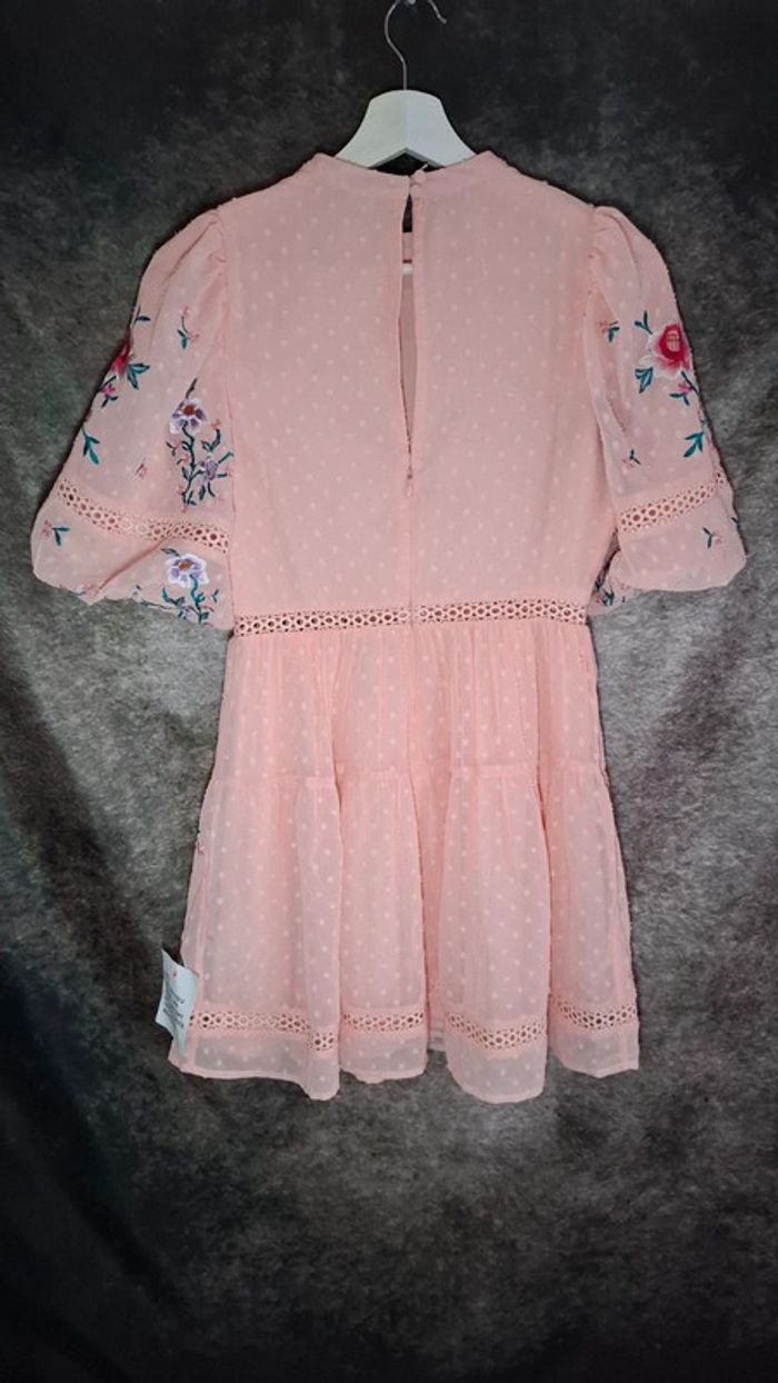 Robe rose broderie fleurs dentelle - photo numéro 11