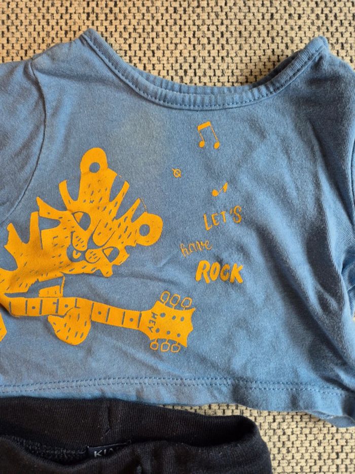 Tenue t-shirt + pantalon - photo numéro 3