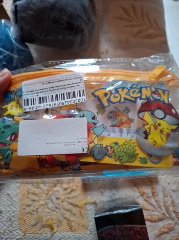 Magnifique trousse de crayon pokemon neuve