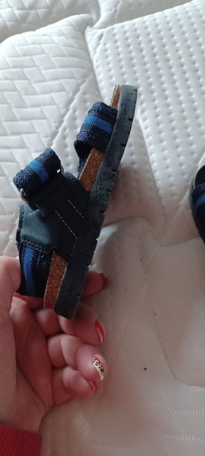 Très belles paires de sandales bébé garçon Pointure 23 - photo numéro 9