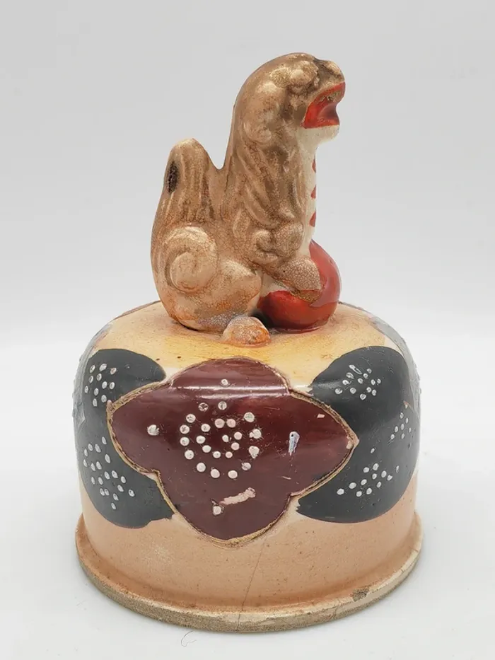 Couvercle Ancien en Céramique Polychrome