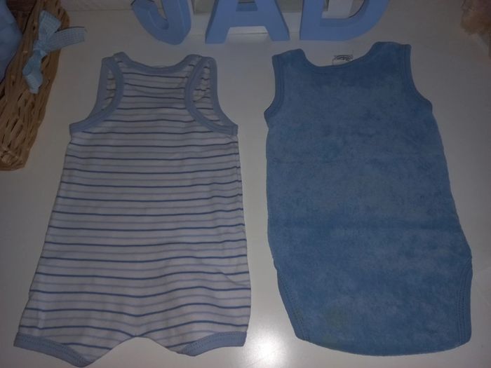 Lot 2 bodies sans manches garçon excellent état taille 6 mois - photo numéro 14
