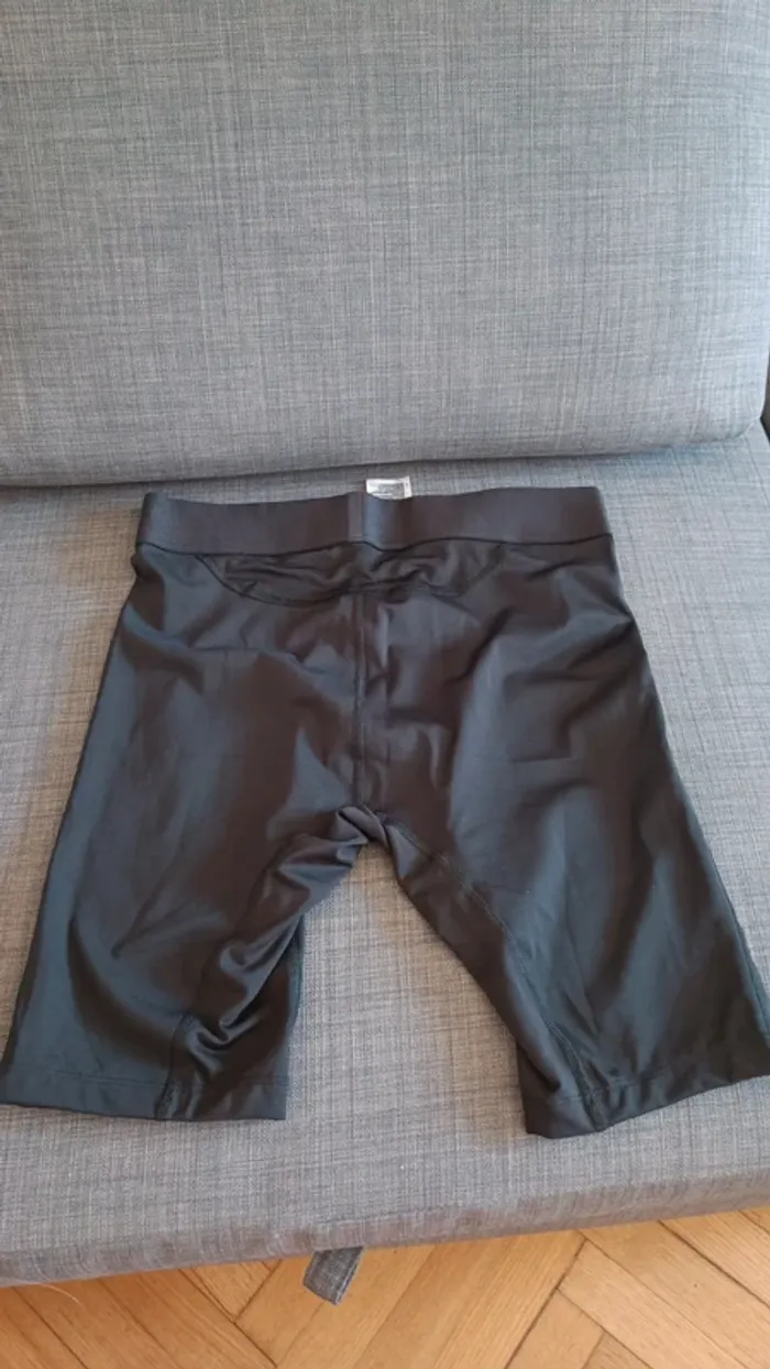 Shorts aderenti Adidas neri - photo numéro 2