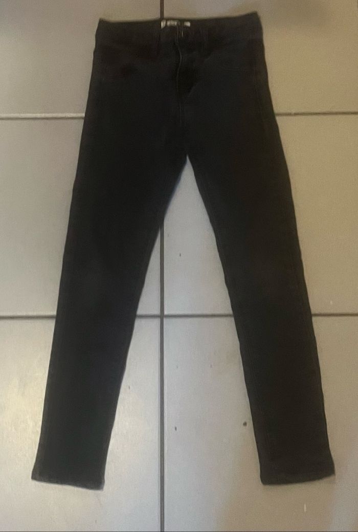 Jean noir KIABI fille 7 ans en bon état