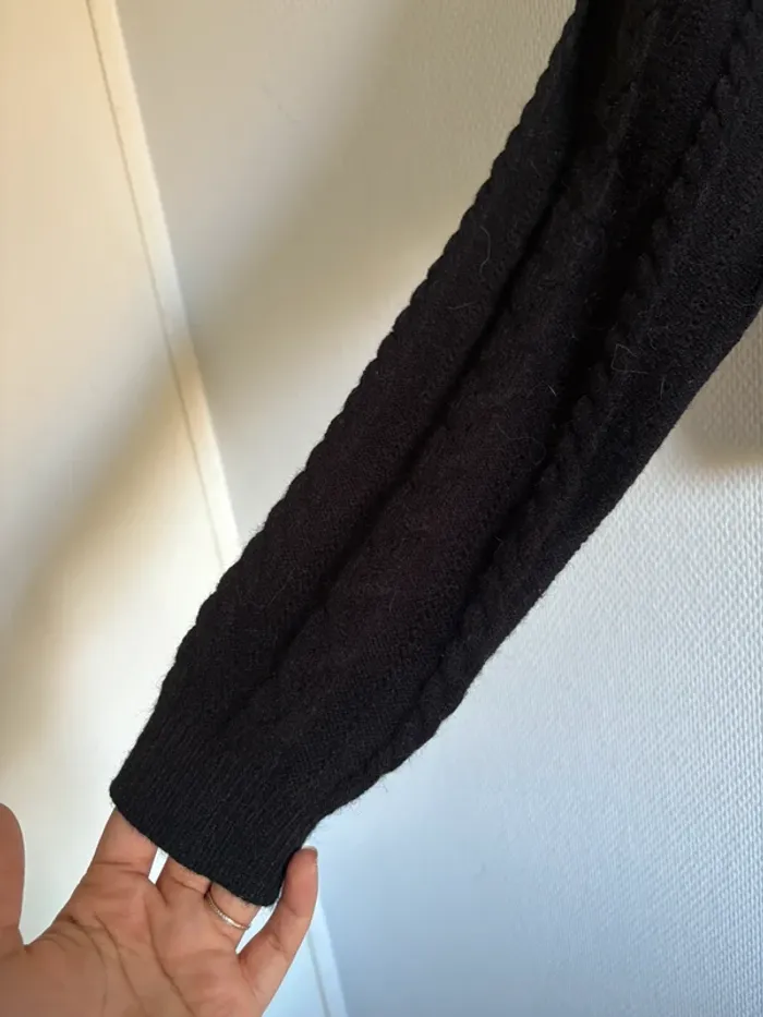 Joli pull court noir - taille XS - photo numéro 3