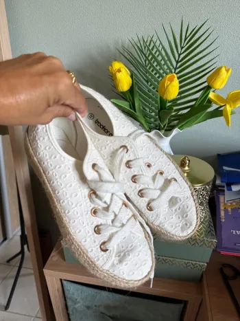 Superbes baskets broderie compensées espadrilles femme
