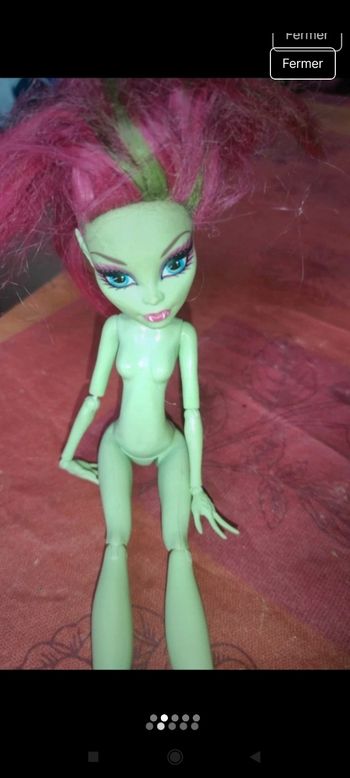 Poupée Mattel 
Monster 
J20