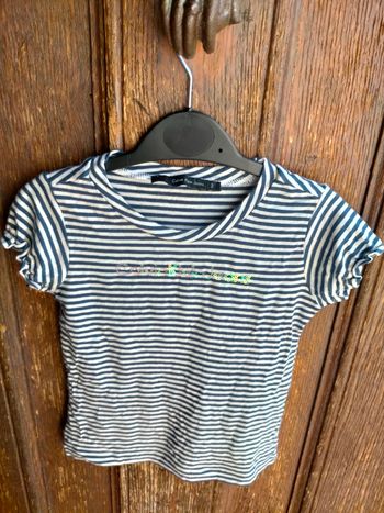 Très joli tee shirt Calvin Klein 3 ans 