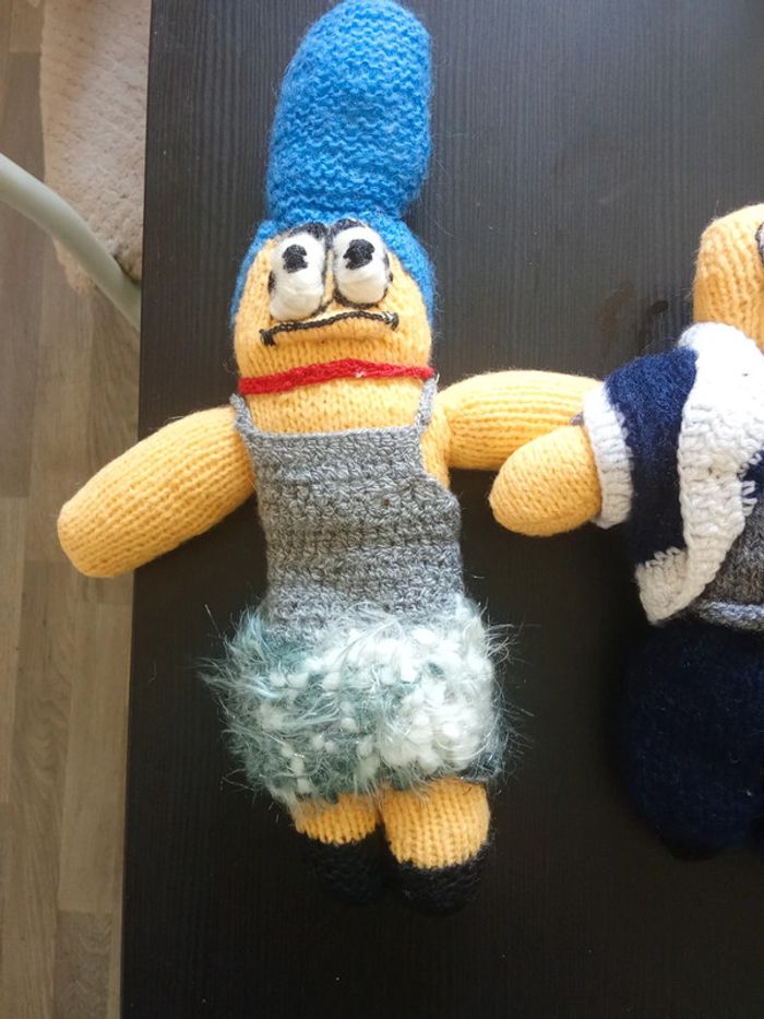 Poupées tricotées faites main inspirées des Simpson - photo numéro 2