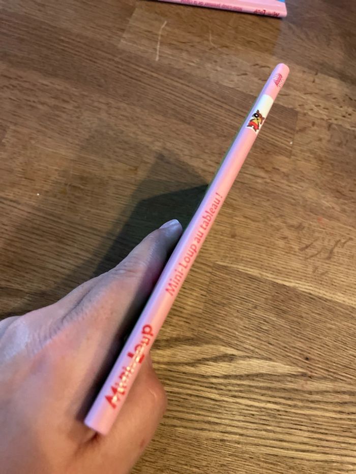 Livre La bibliothèque Rose Mini Loup au tableau ! - photo numéro 2