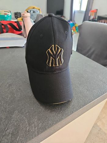 Casquette noire reglable