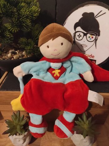 Marionnette Doudou Et Compagnie Garçon Super Héro Cape Dc2354 #geektradedoudou