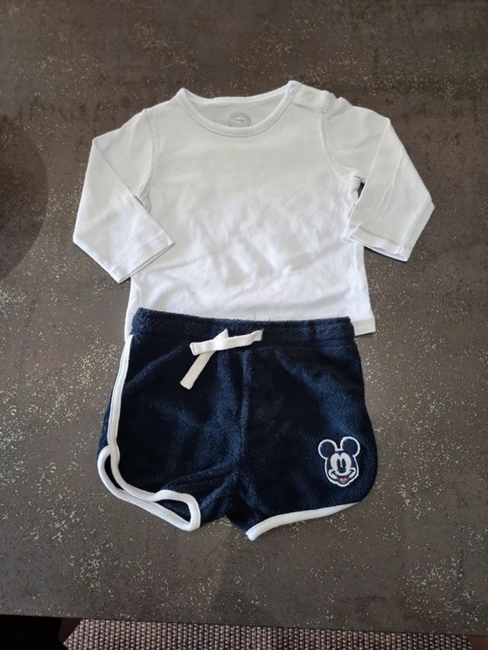 Ensemble tee shirt manches longues + short