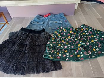 3 jupes courtes Taille 6 ans