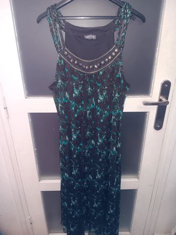 Robe longue imprimée avec détails en perles 46/48