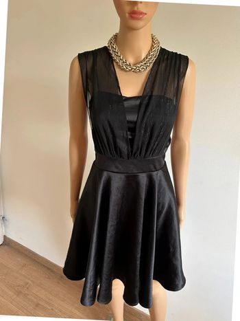 Robe noire satinée neuve sans manches Morgan taille 34