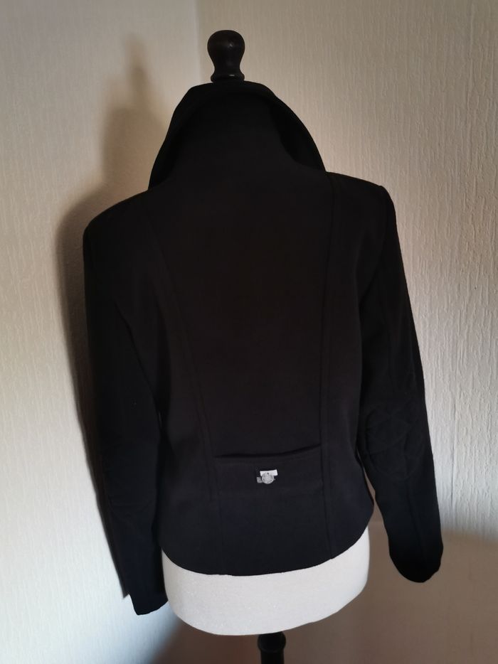 Veste noire coupe perfecto 2026 - photo numéro 7