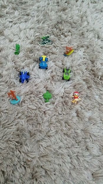 9 jouets divers