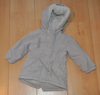 Parka fourrure gris clair t.18 mois TB état