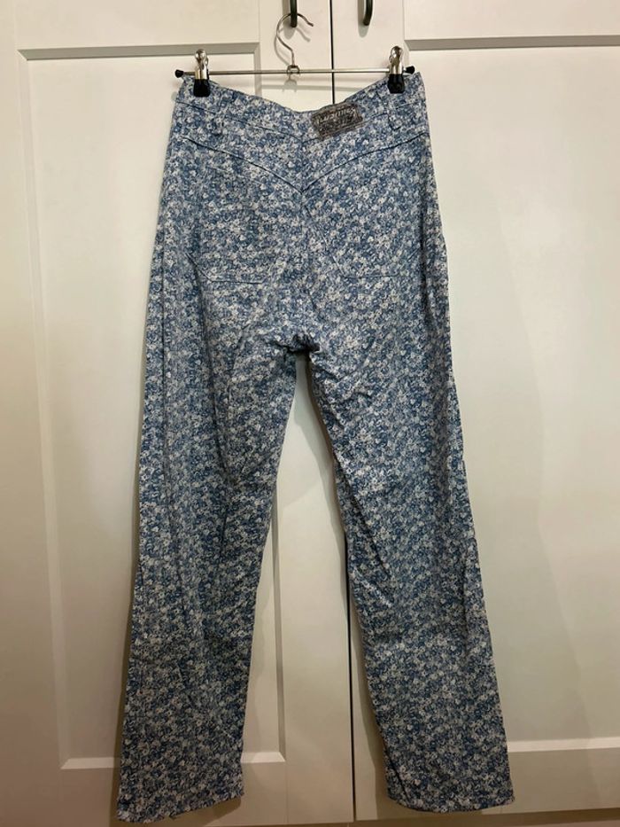 683 – pantalon fleuri blanc et bleu clair ajusté sans marque et taille 34-36 / S - photo numéro 7