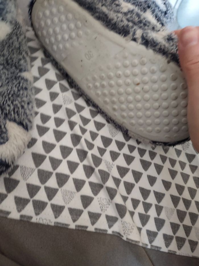 Bottines chaussons d'hiver grises à etoiles - photo numéro 3