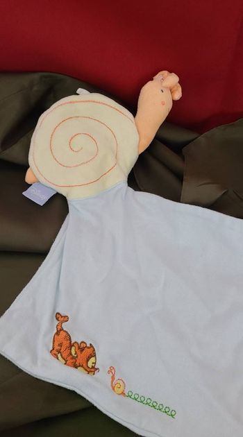 Peluche doudou escargot plat DISNEY BABY GSA mouchoir bleu Tigrou