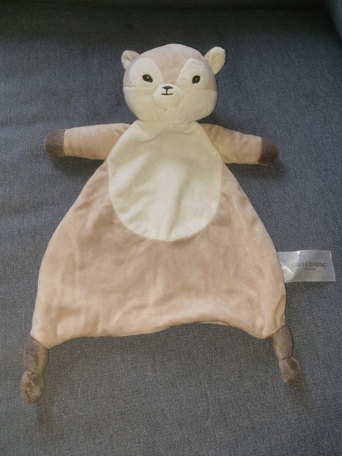 Doudou carré blanc écureuil beige marron plat