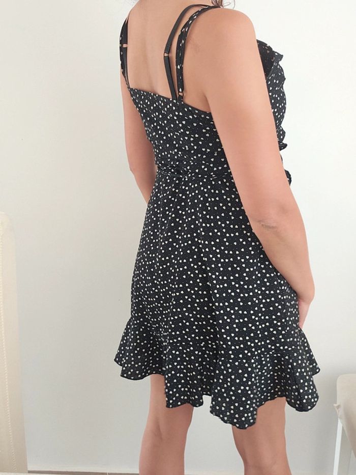 Robe cache cœur noire avec des cœurs - photo numéro 4
