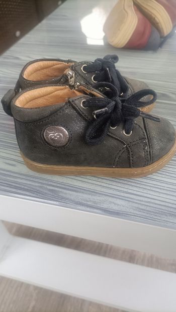 Chaussures fille p20 marque shoo pom en très bonne état