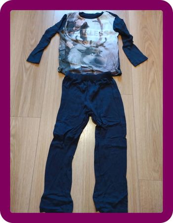 Pyjama reine des neiges taille 5 ans en très bon état