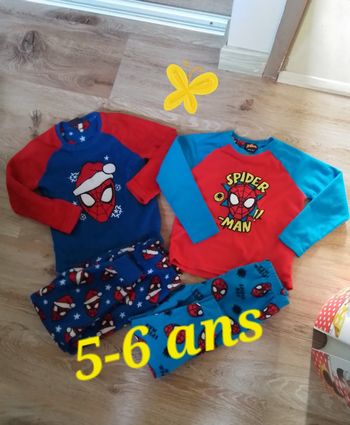 Pyjamas garçon 5-6 ans très bon état 