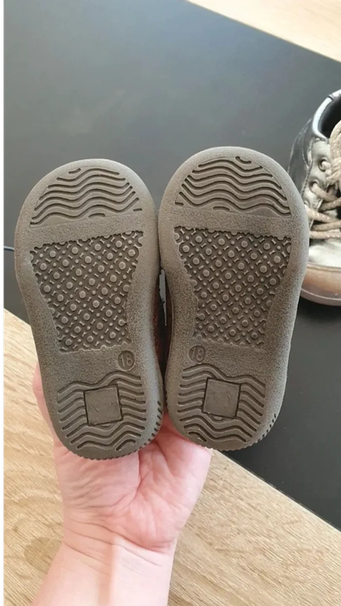 Lot de 3 paires de chaussures pointure 19 - photo numéro 5