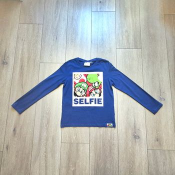 Très jolie maillot Mario bleu. Effet Graffiti. Garçon 10 ans. Marque Nintendo
