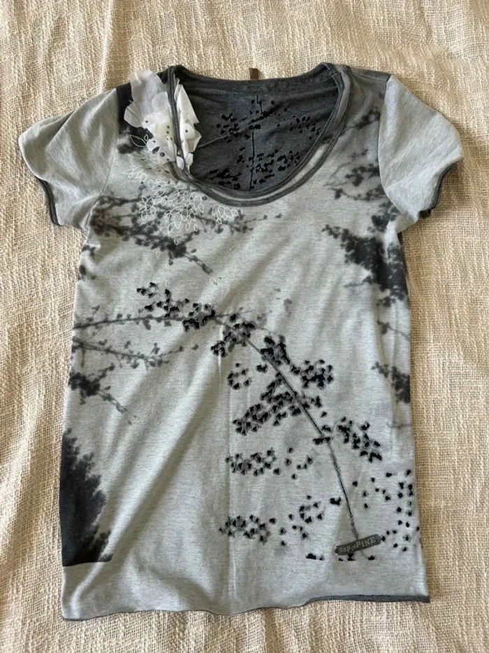 T-shirt cop copine gris fleuri taille 1