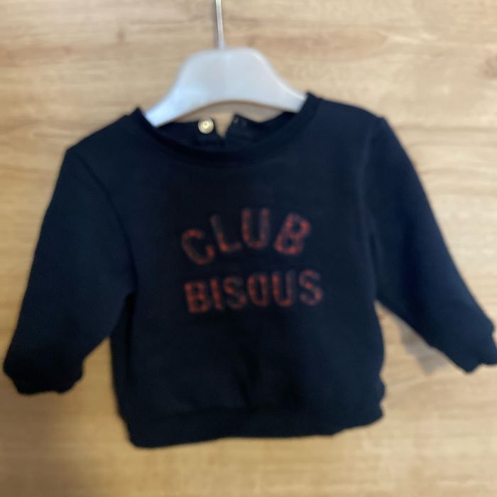 Pull bon état. 9 mois