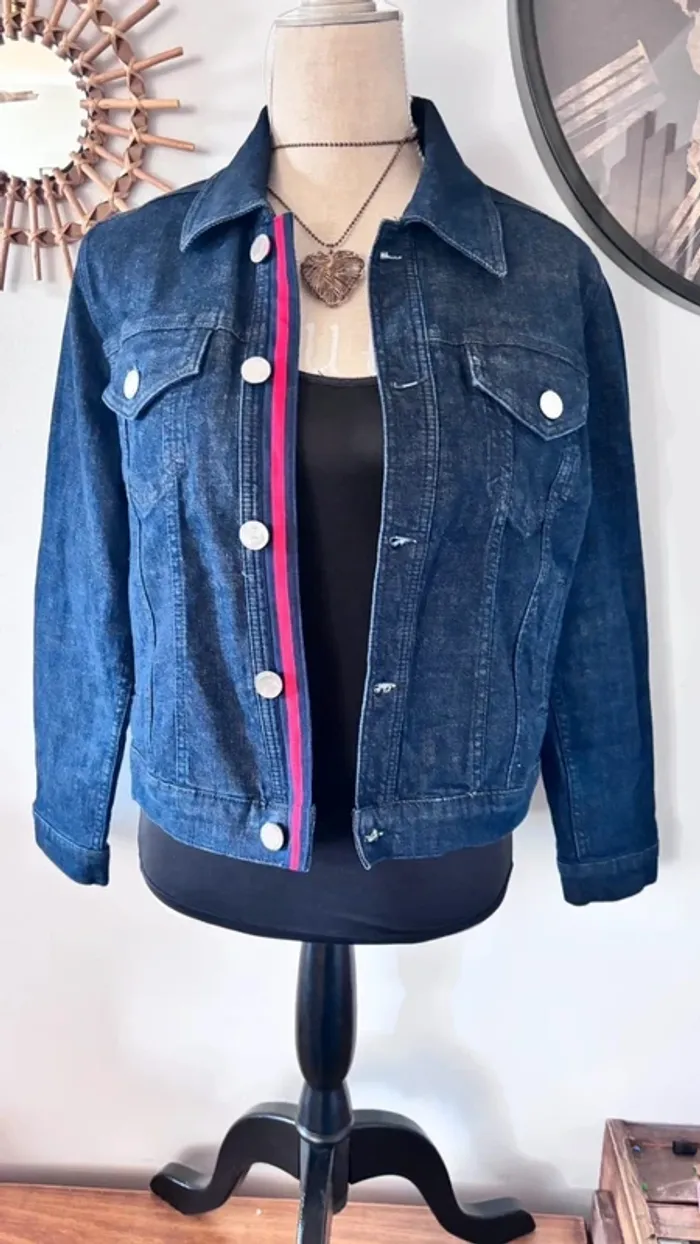 💕 veste en jean bleue marine avec galon rouge taille 40 L #claudiepierlot