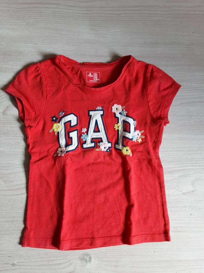 T-shirt GAP fleurs T. 5 ans
