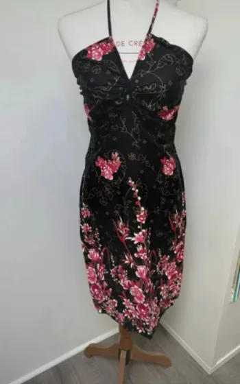 Robe d'été noire avec fleurs 🌸 en coton taille S/M