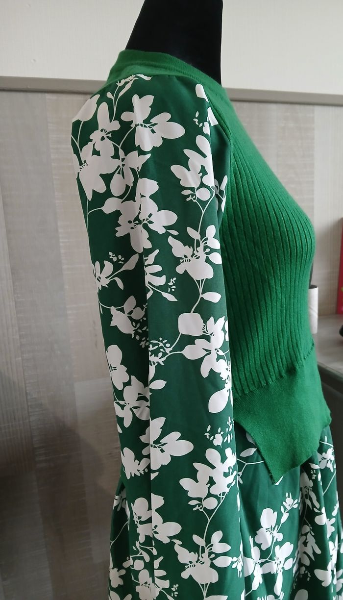 Robe pull verte fleurie Taille M - photo numéro 4