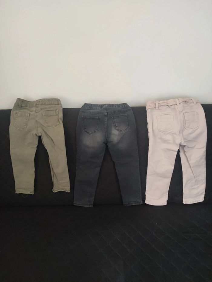 Lot de 3 pantalons. 2 et 3 ans - photo numéro 2