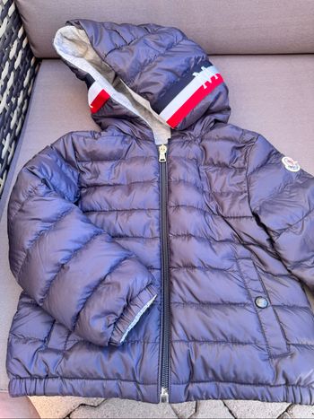 Veste enfant automne printemp Moncler 3 ans/ 98cm.Neuf sans étiquette