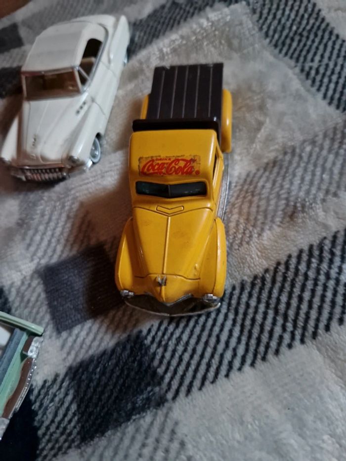 Lot de 4 voitures 1:43 en métal - photo numéro 5