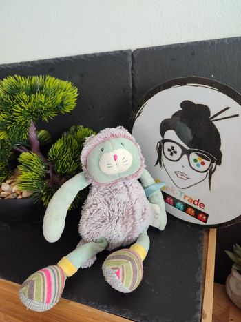 Doudou Chat gris vert rayé Les Pachats moulin roty boule jaune rayure Peluche