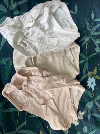 Lot 3 body h&m 1/2 mois 