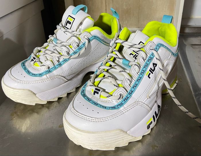 Paire de basket couleur blanche bleu et verte bon état taille 35 marque fila - photo numéro 4