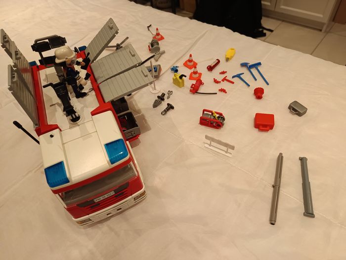 Playmobil fourgon intervention pompiers - photo numéro 3