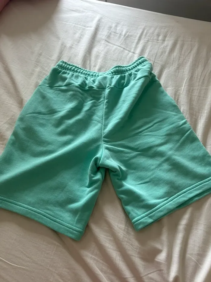 Short puma Mercedes amg petronas formula one team - photo numéro 2